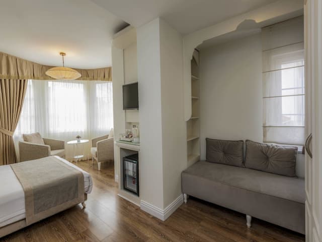 Deluxe Room, 1 Queen Bed