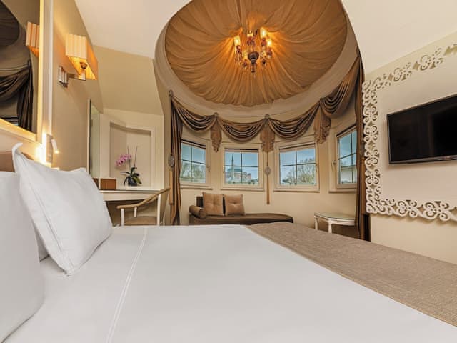 Deluxe Room, 1 Queen Bed