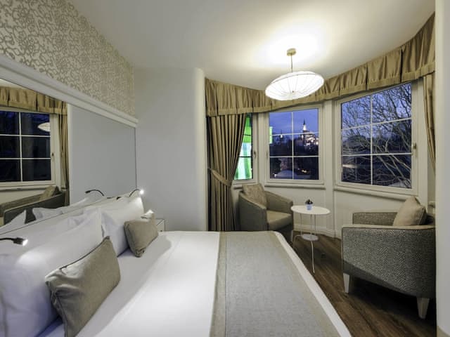 Deluxe Room, 1 Queen Bed