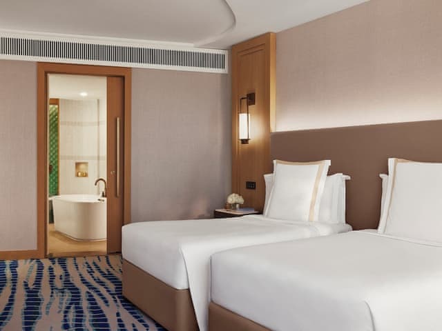 Club Room, Balcony (Ocean)