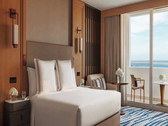 Club Room, Balcony (Ocean)