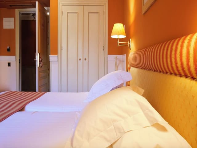 Classic Room, 2 Twin Beds, Accessible, Non Smoking (Walk-in Shower)