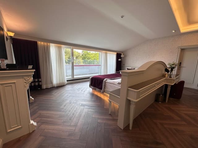 Suite, 1 King Bed