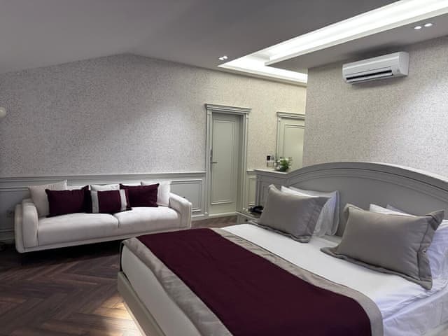 Suite, 1 King Bed