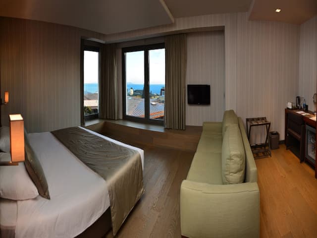 Deluxe Room, 1 Double Bed, Sea View, Corner
