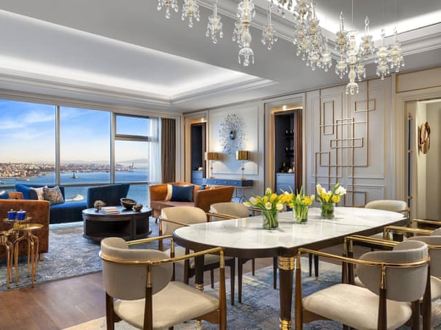 Club Suite, 1 King Bed with Sofa bed