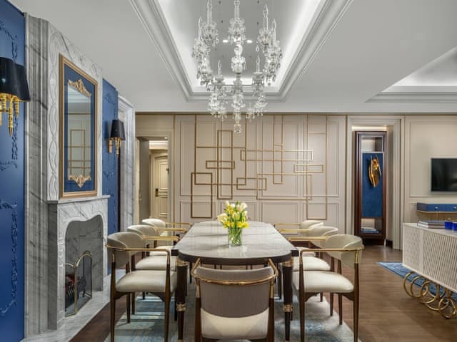 Club Suite, 1 King Bed with Sofa bed