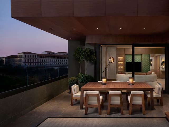 Club Suite, 1 King Bed with Sofa bed