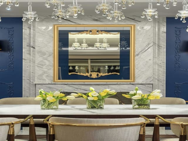 Club Suite, 1 King Bed with Sofa bed