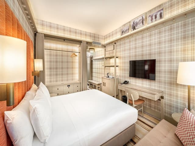 Deluxe Room, 1 Queen Bed