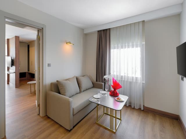 Deluxe Suite, 1 King Bed, Non Smoking, Jetted Tub (Living Room;with Single Sofabed)