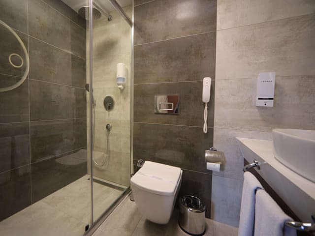 Deluxe Room, 1 King Bed, Non Smoking (Converts to 2 Twin Beds, View)
