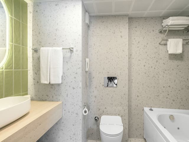 Deluxe Suite, 1 King Bed, Non Smoking, Jetted Tub (Living Room;with Single Sofabed)