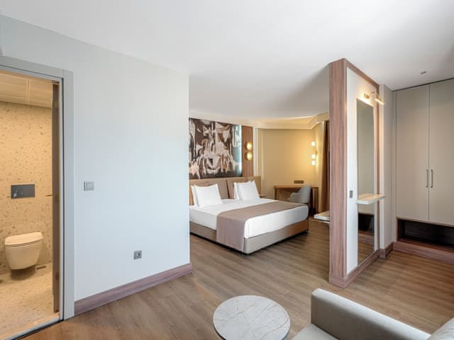 Deluxe Suite, 1 King Bed, Non Smoking, Jetted Tub (Living Room;with Single Sofabed)