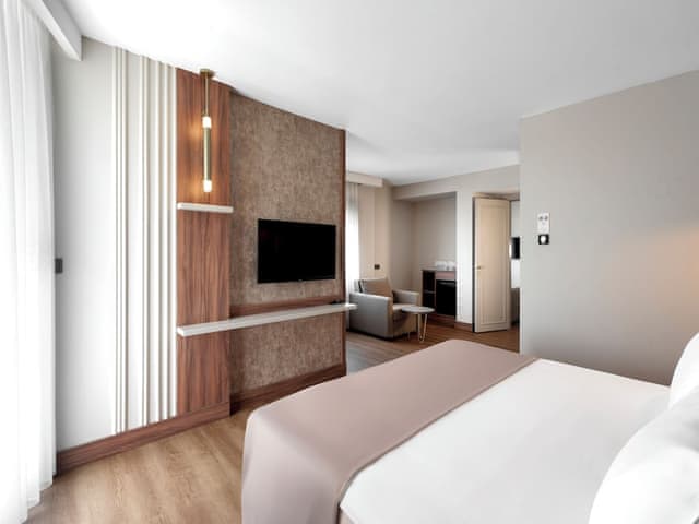 Deluxe Suite, 1 King Bed, Non Smoking, Jetted Tub (Living Room;with Single Sofabed)
