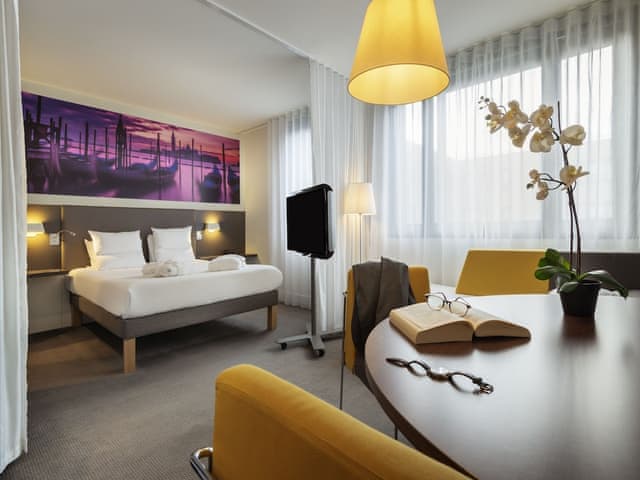 Executive Suite, 1 Queen Bed with Sofa bed