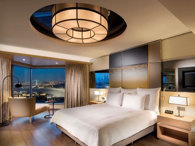Suite, Jetted Tub with executive lounge access