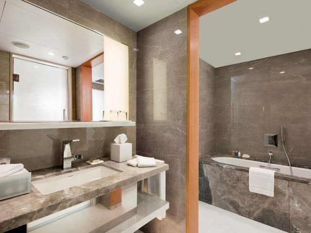 Deluxe Suite, 1 King Bed with Sofa bed, Garden View