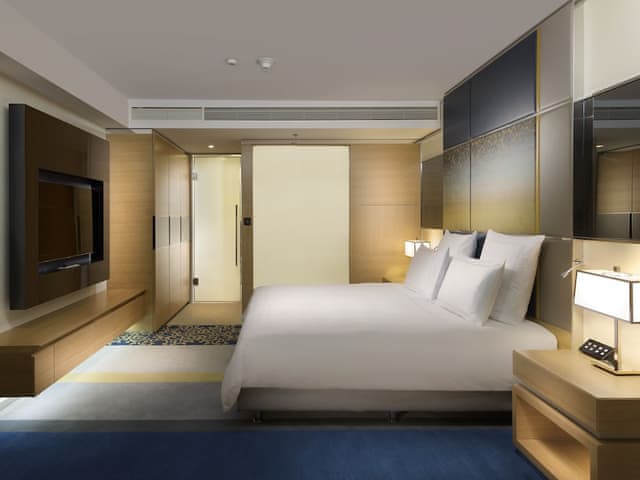 Executive Suite, 1 King Bed with Sofa bed, Terrace with executive lounge access