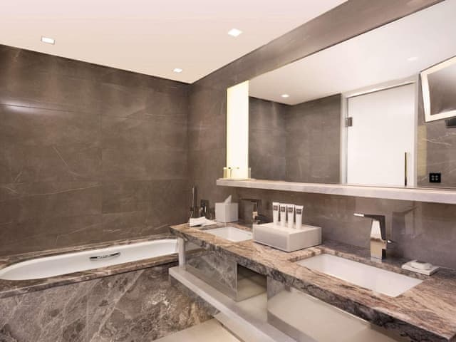 Room, 1 King Bed, Garden View, Corner