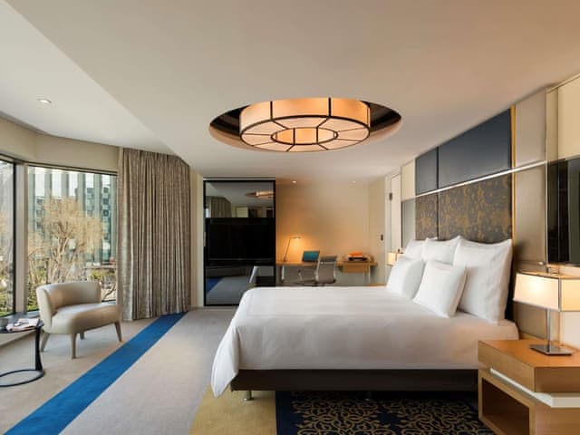 Room, 1 King Bed, Garden View, Corner