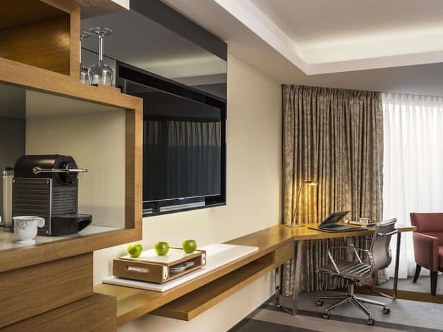 Swiss, Room, 1 King Bed