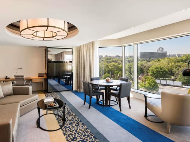 Deluxe Suite, 1 King Bed with Sofa bed, Garden View