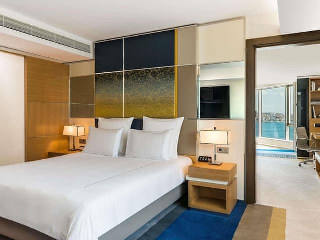 Deluxe Suite, 1 King Bed with Sofa bed (Bosphorus View) with executive lounge access