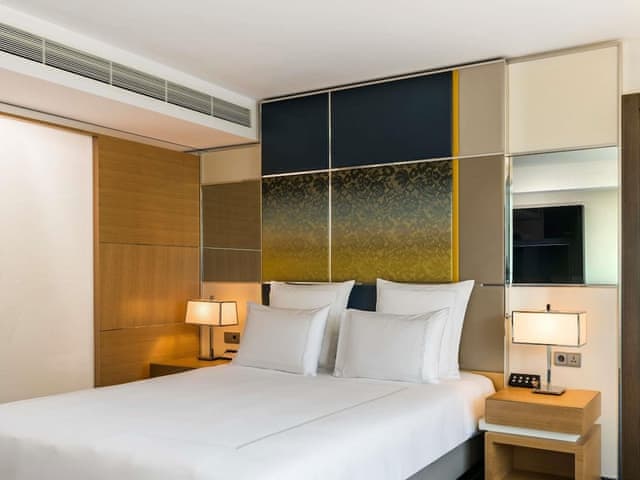 Deluxe Suite, 1 King Bed with Sofa bed, Garden View