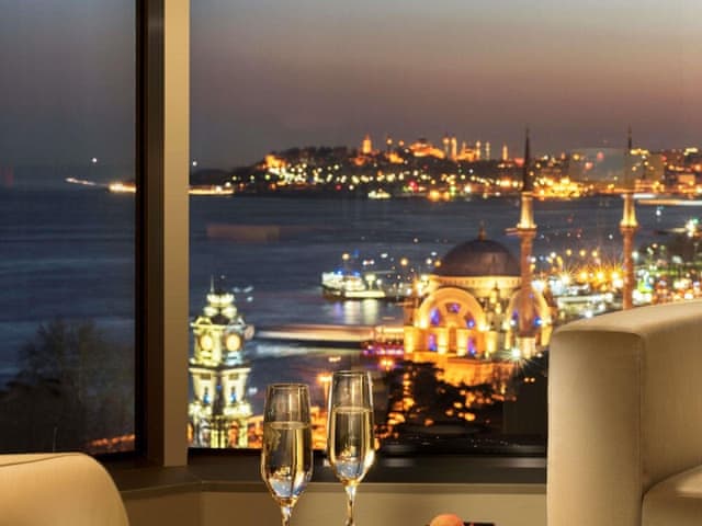 Room, 1 King Bed, Corner (Bosphorus View)