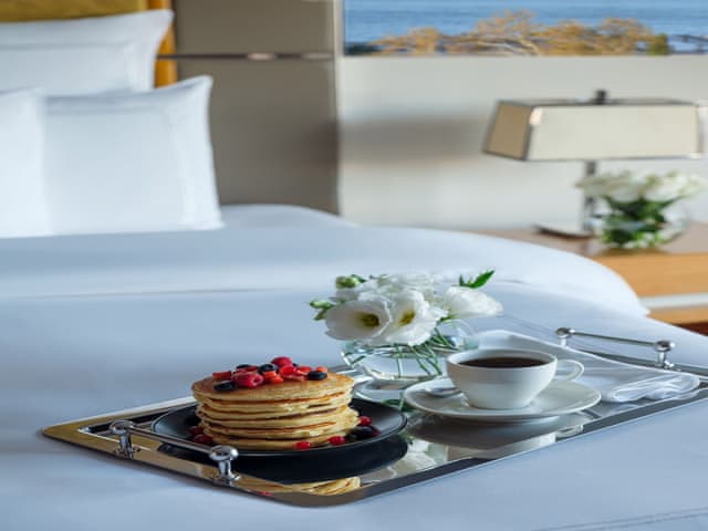 Room, 1 King Bed, Garden View, Corner