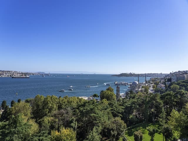 Room, 1 King Bed, Corner (Bosphorus View)