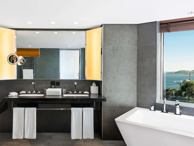 Signature Loft, 1 Double Bed, Corner with executive lounge access