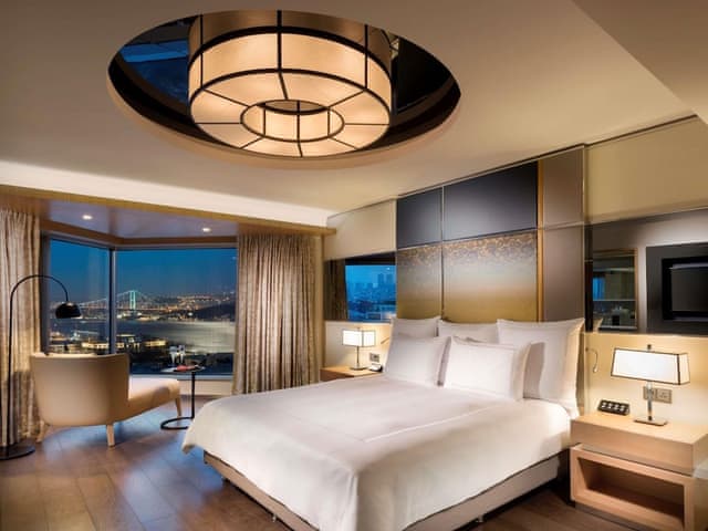 Suite, Jetted Tub with executive lounge access