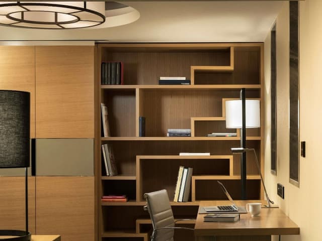 Suite, Jetted Tub with executive lounge access