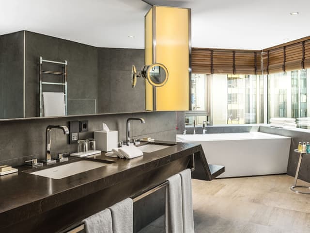 Signature Loft, 1 Double Bed, Corner with executive lounge access