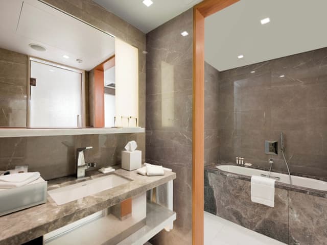 Deluxe Suite, 1 King Bed with Sofa bed, Garden View