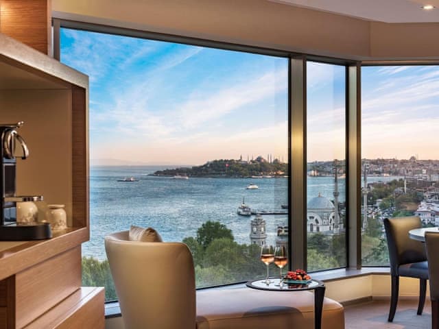 Deluxe Suite, 1 King Bed with Sofa bed (Bosphorus View) with executive lounge access