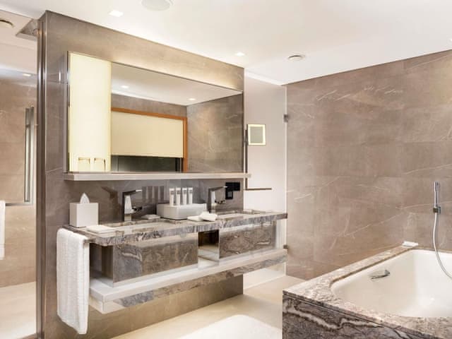 Executive Suite, 1 King Bed with Sofa bed, Terrace with executive lounge access