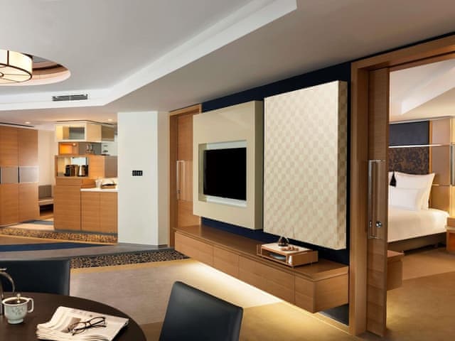 Deluxe Suite, 1 King Bed with Sofa bed, Garden View