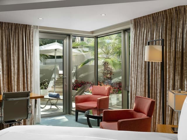 Room, 1 King Bed, Pool Access