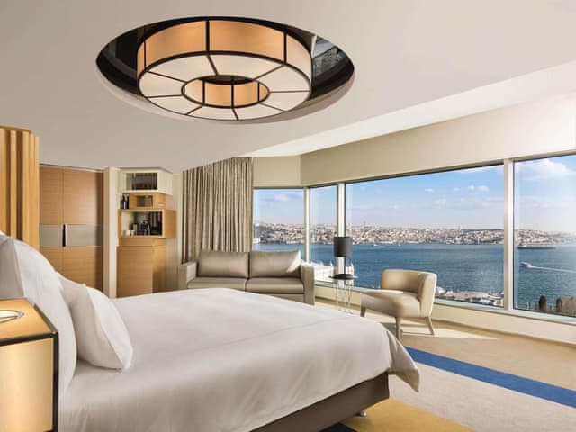Room, 1 King Bed, Corner (Bosphorus View)