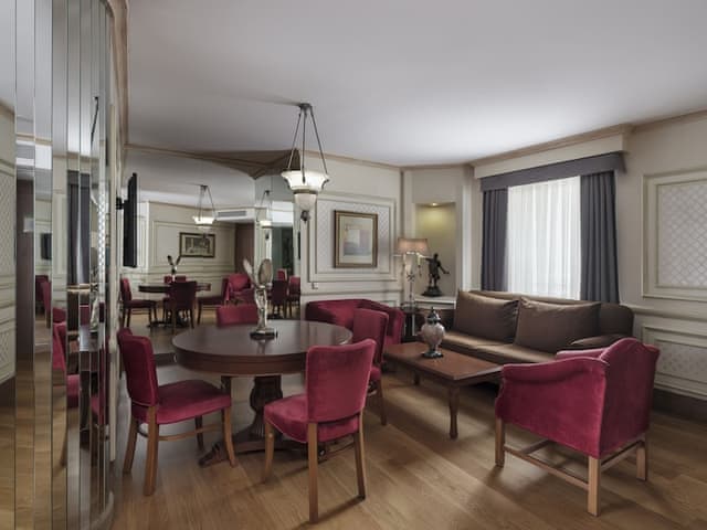Suite, 1 King Bed, Balcony