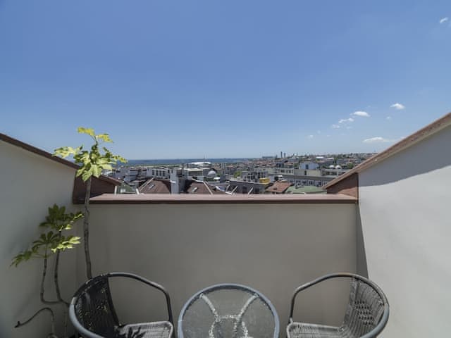 Standard Room, 1 Queen Bed, Balcony