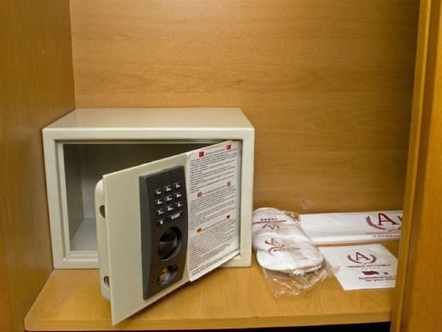 Deluxe Room, 2 Twin Beds, Non Smoking (with Sofabed)