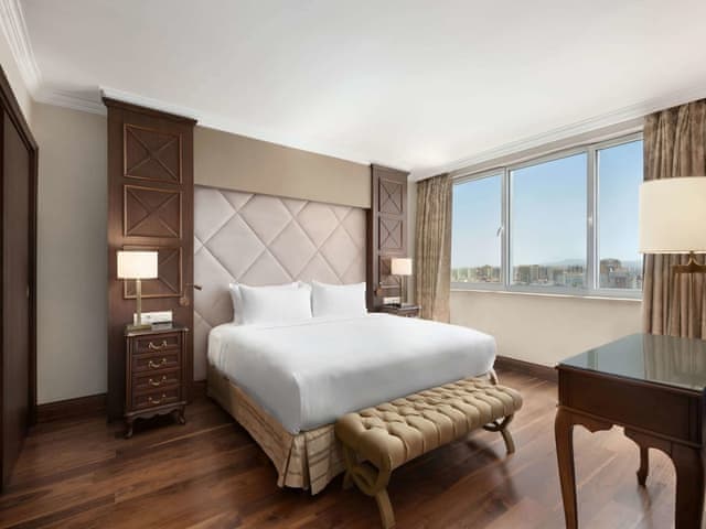 Deluxe Suite, 1 King Bed (Deluxe)