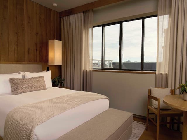 Room, 1 King Bed (Skyline)