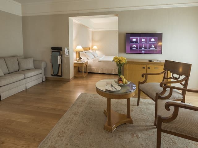 Junior Suite, 1 Queen Bed, City View