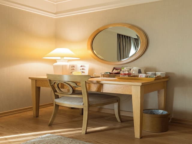 Junior Suite, 1 Queen Bed, City View