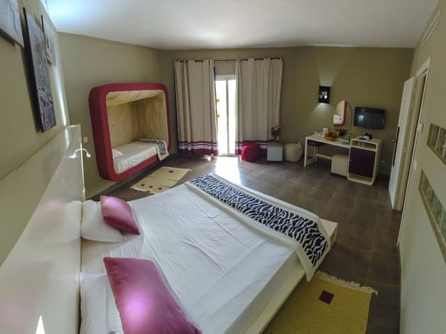 Family Room, Multiple Beds